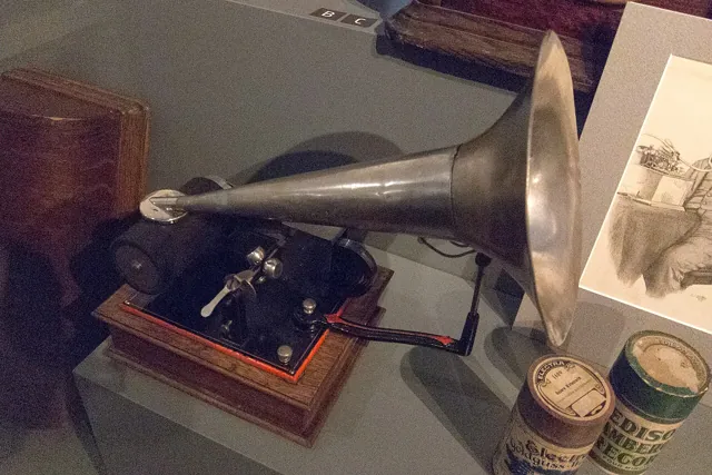 An early phonograph in a gallery