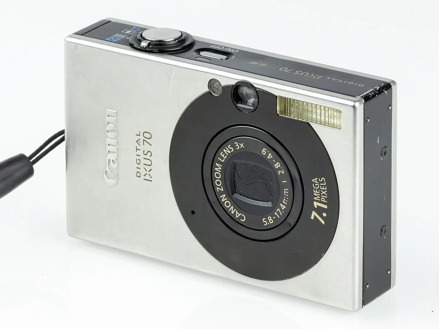 The Canon Digital IXUS 70 (PowerShot SD1000 in the Americas), front view.