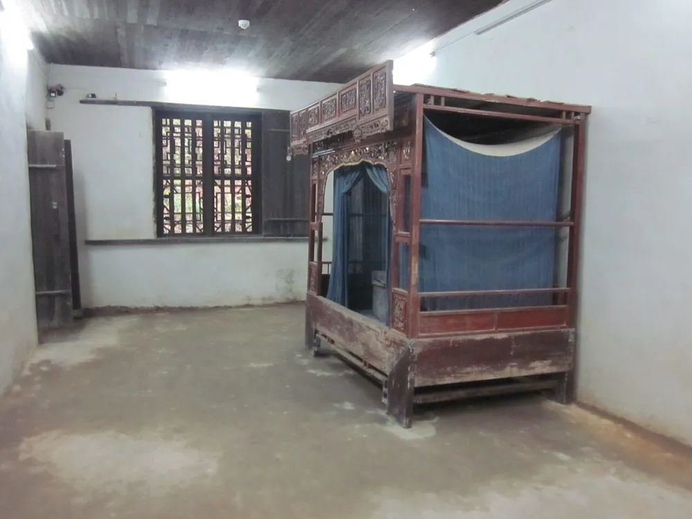 A traditional bed in a former residence, handheld at ISO 800.