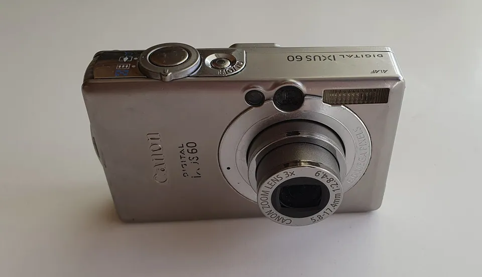 A second SD600, sold in Europe as the Digital IXUS 60.
