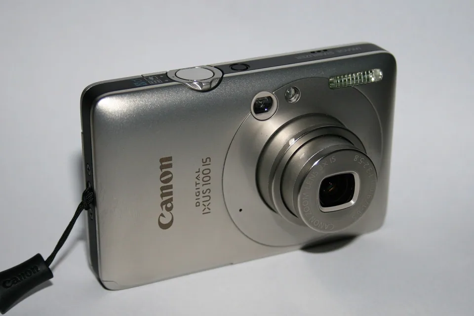 The Canon Digital IXUS 100 IS, sold in the US as the PowerShot SD780 IS: silver front view.