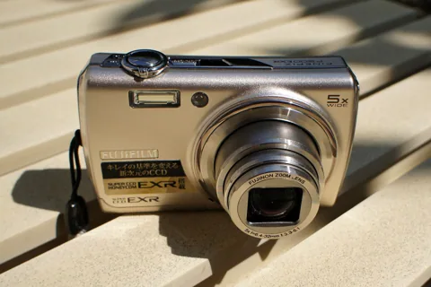 The silver F200EXR.