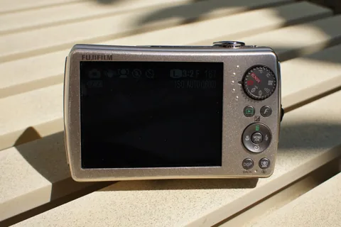 The back of the F200EXR.