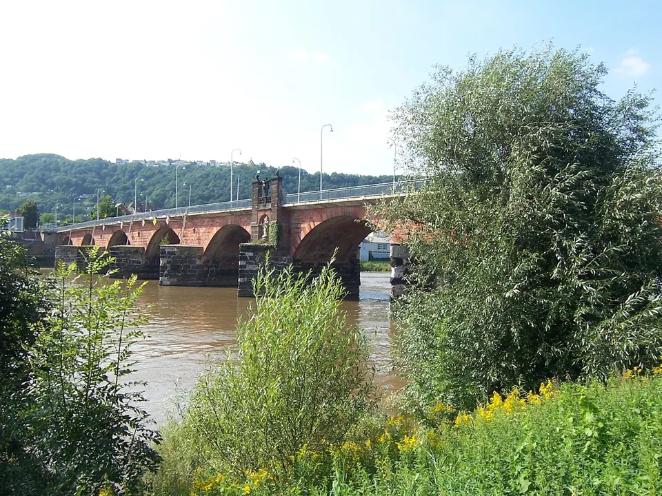A bridge over the Moselle at Trier, photographed with a Kodak EasyShare V570. We found no free-licence photo of the camera itself.