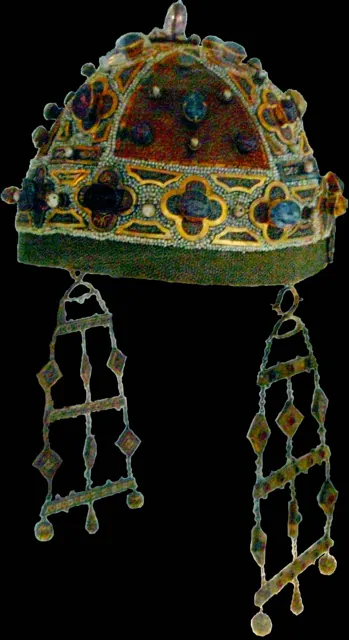 A crown in a museum case