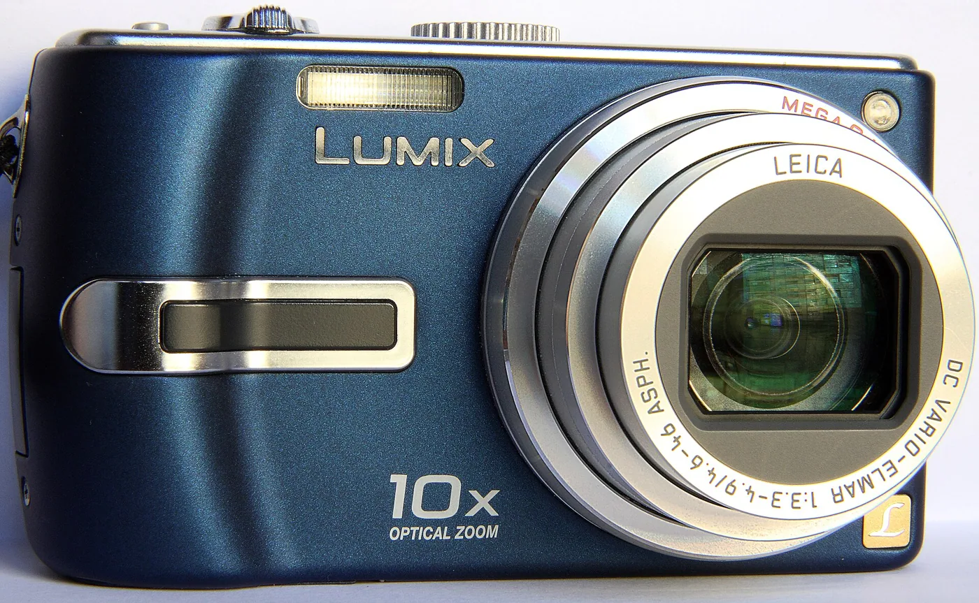 The Panasonic Lumix DMC-TZ3 in blue, with its Leica-branded 10x zoom.
