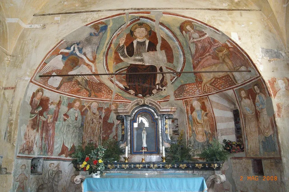 The apse of a church, handheld at ISO 800.