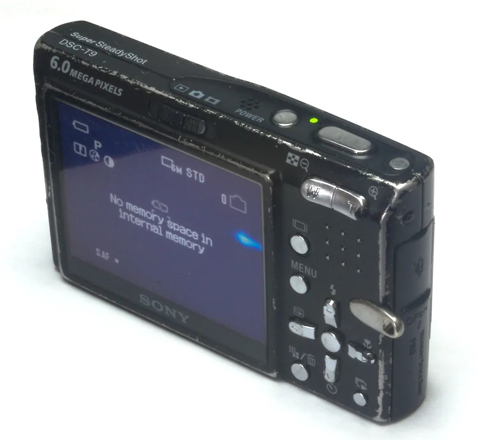 The back, with the 2.5-inch screen that fills most of the panel.